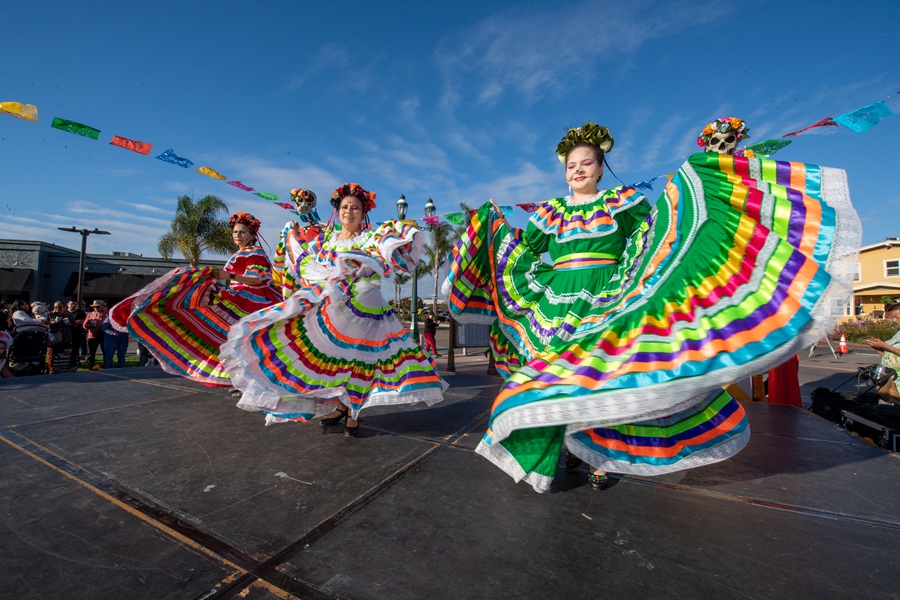 Live music and dance at Downtown Chula Vista Día de los Muertos