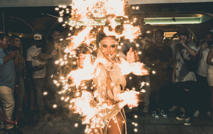 Coco Maya Celebrates Mardi Gras With Its Very Own Carnival