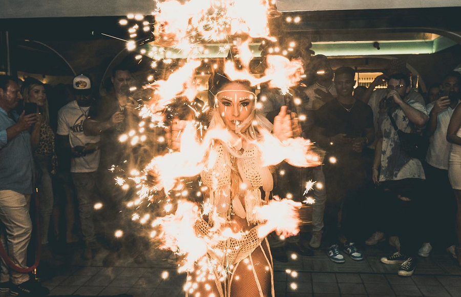 Coco Maya Celebrates Mardi Gras With Its Very Own Carnival