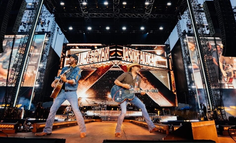 Luke Bryan and Jason Aldean sharing the stage together