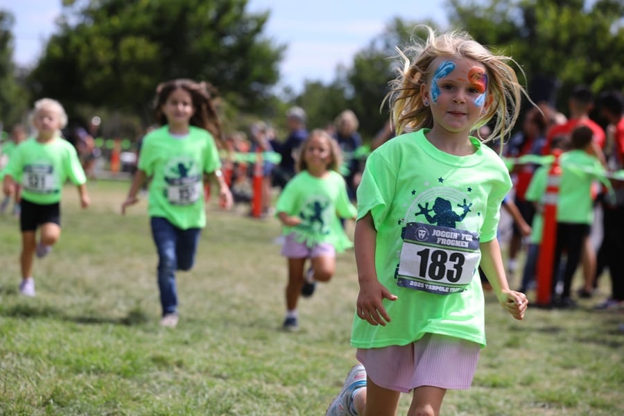 Little ones running the Tadpole Trot at Joggin for Frogmen