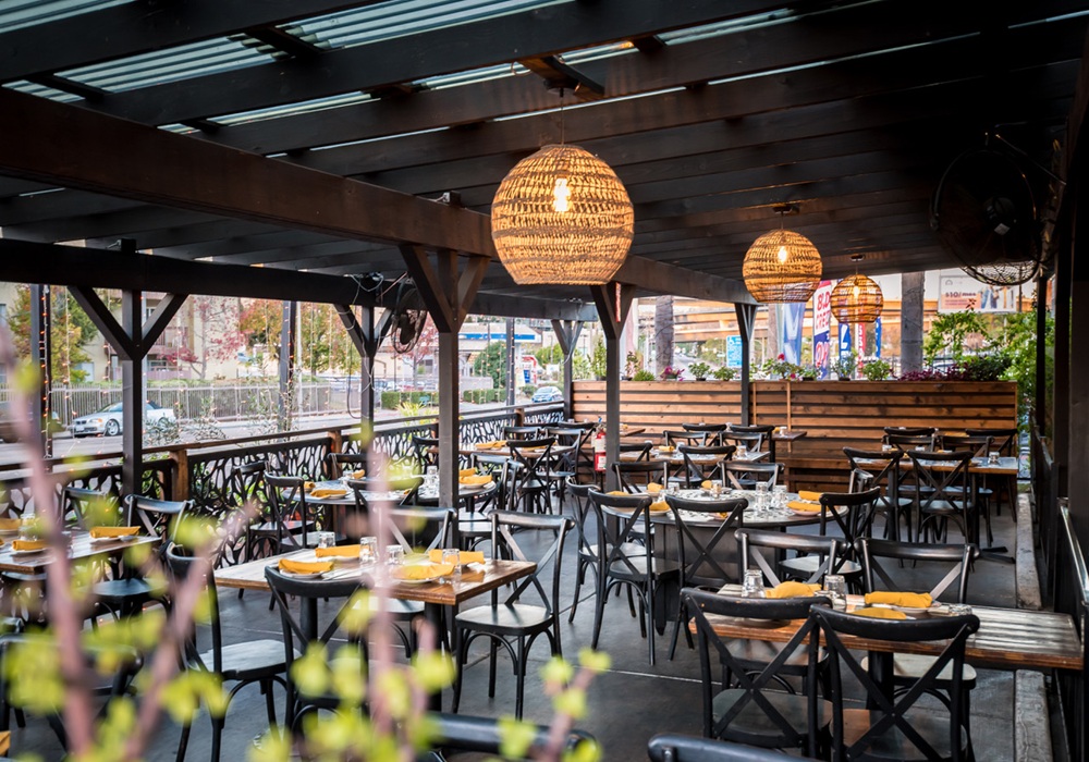 Giardino patio dining