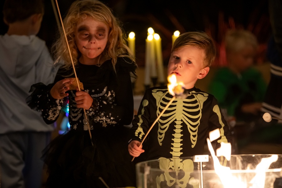 kids in halloween costume