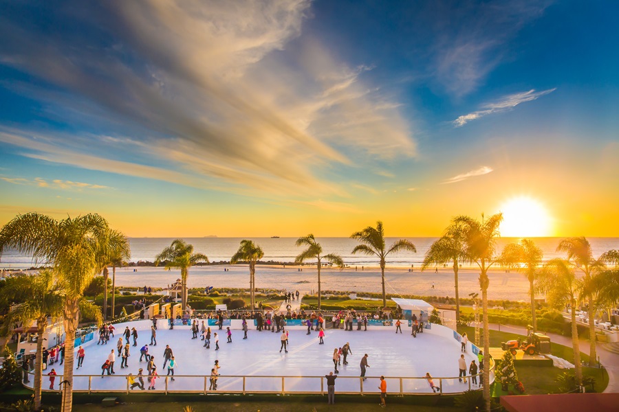 A TWENTIES HOLIDAY AFFAIR skating rink