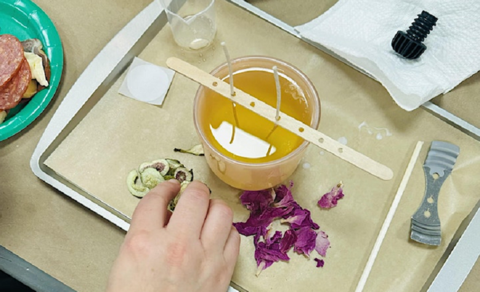 Invita Café Hosts Spring Candle-Pouring Workshop