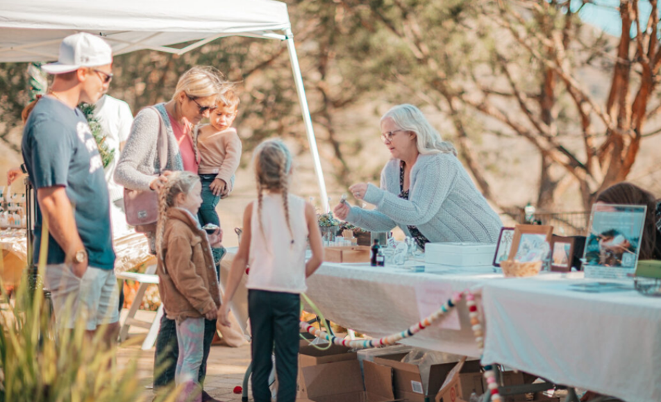 Invita Holiday Makers Market