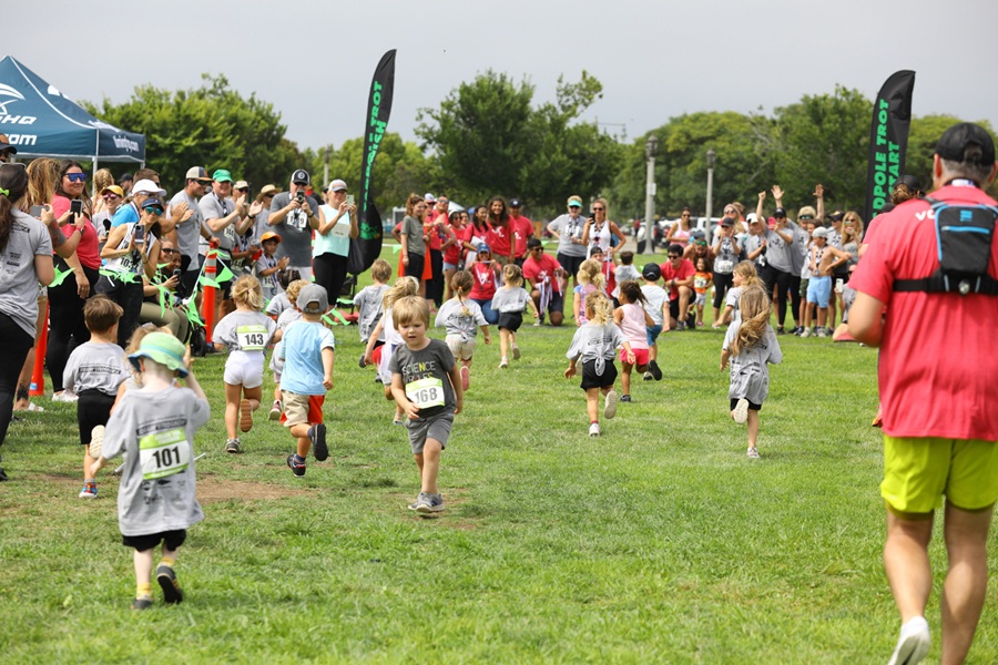 Little ones running the Tadpole Trot at Joggin for Frogmen