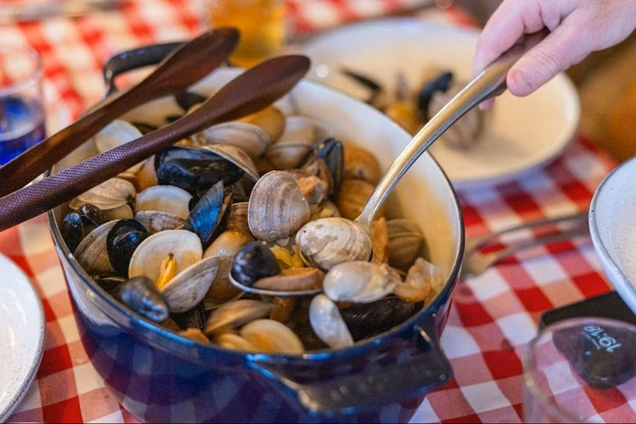 Clam Bake at Kona Kai