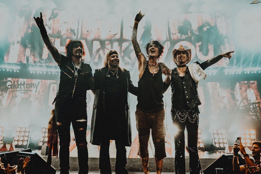 Mötley Crüe performing at The Return of the Carnival of Sins