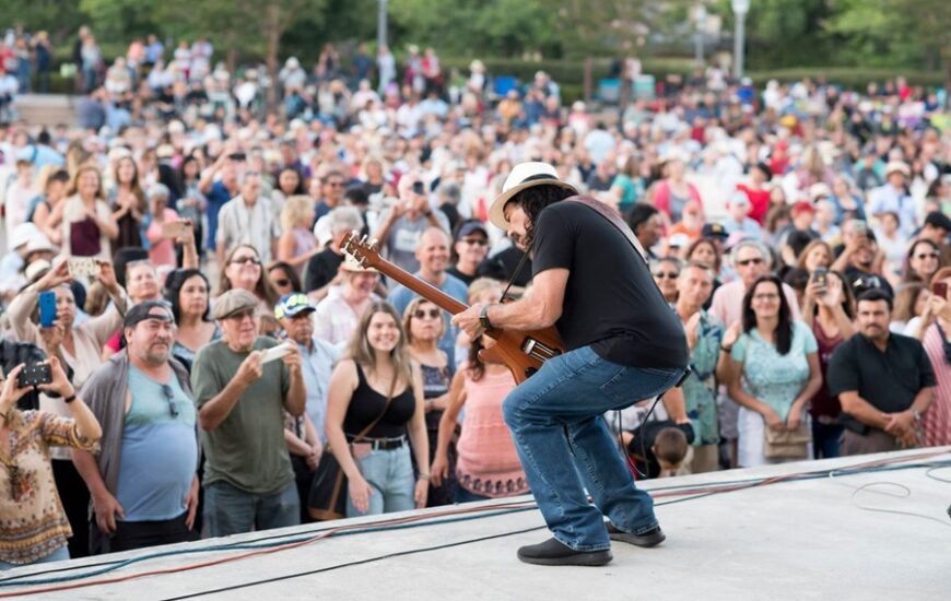 Performer on Music on Main at El Cajon