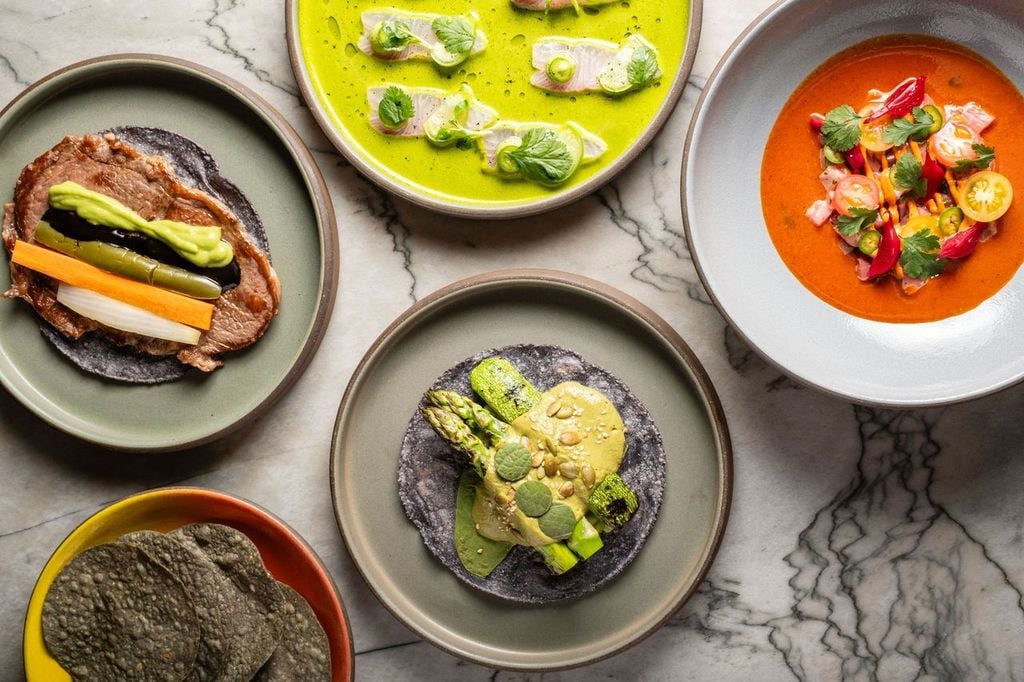 Puesto table spread