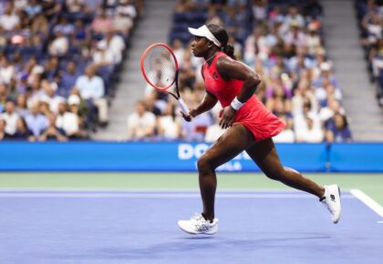 woman playing tennis