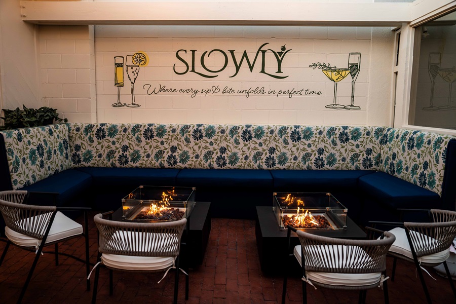 Slowly Restaurant & Lounge