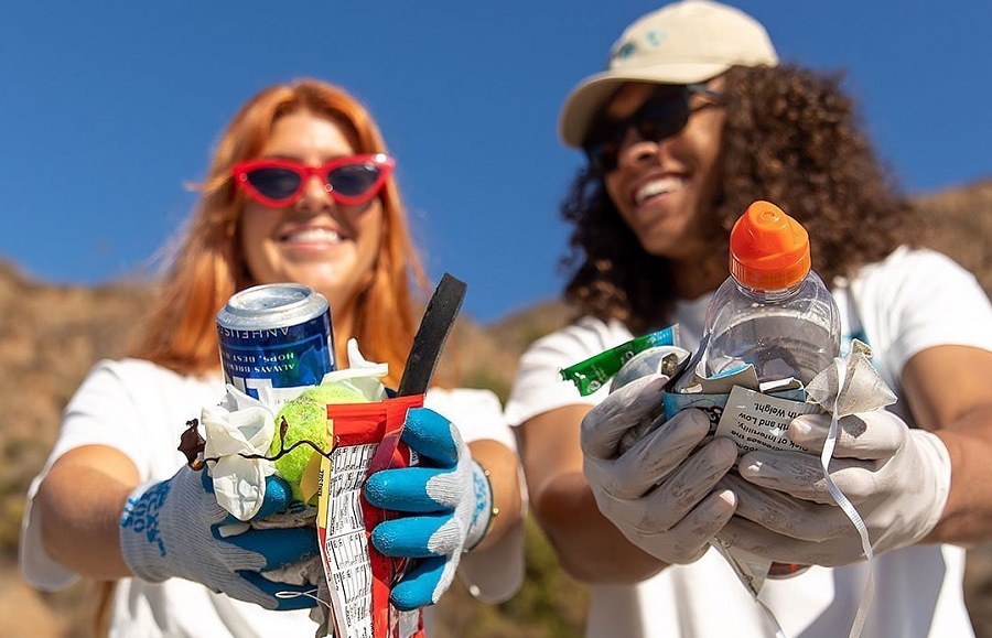 Sammy’s Beach Bar Cocktail Co. Joins Beach Clean-UP With iHeart Radio And Surfrider Foundation
