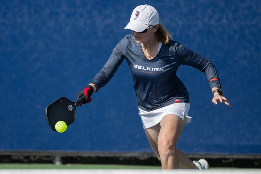 woman playing pickleball
