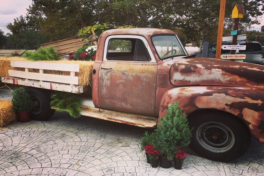 Get A Jump Start On Christmas Shopping At The Poway Countryside Barn!