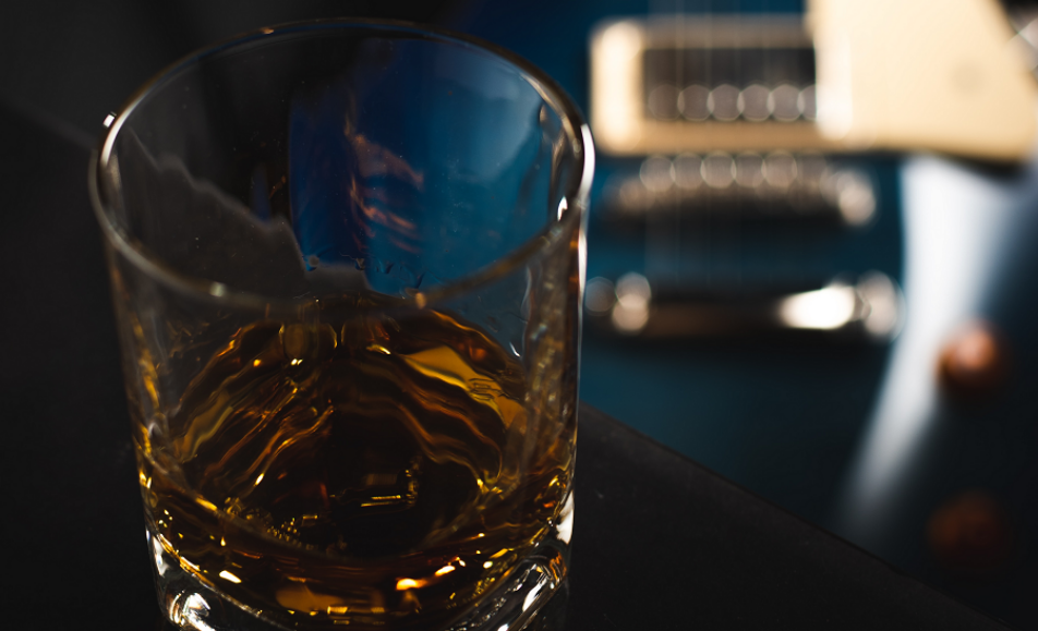 Arlo Welcomes Elijah Craig For Evening Of Bourbon And Blues
