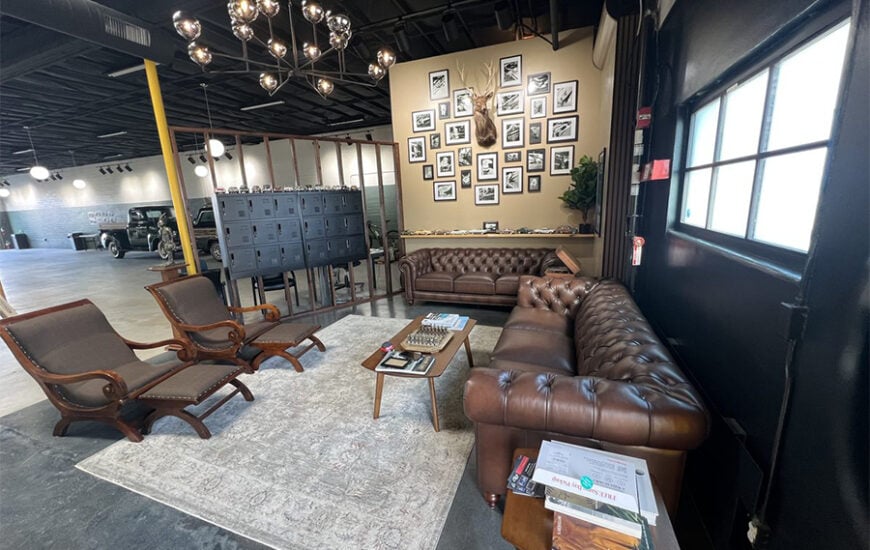 Gillie's Auto Lounge