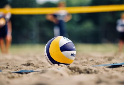 Nova Easy Kombucha Hosts Beach Volleyball Bash At Dog Beach Del Mar