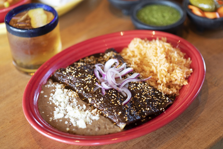 Ponce’s Mexican Restaurant Celebrates Its First Year In Del Sur 